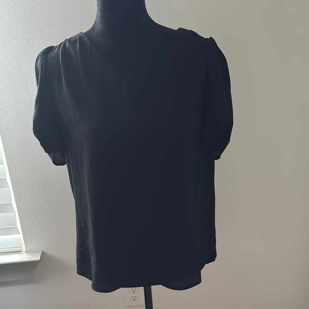 Adriana Papell black short rugged sleeves V neck lightweight top blouse Sz M